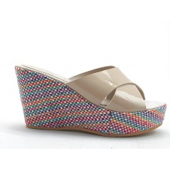 460053-Sabot aperto 2 fasce con zeppa multicolor in vernice beige