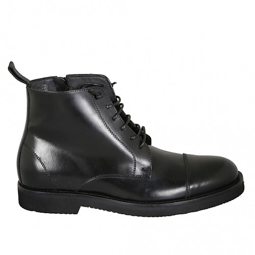 Man's laced ankle boot with zipper...