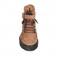 Botin para mujer con cordones y hebilla en gamuza cognac tacon 4 - Tallas disponibles:  43, 44, 45