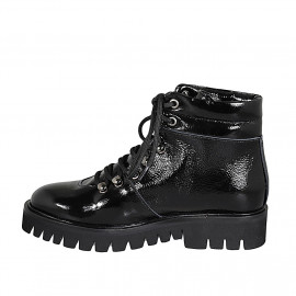 Bottines pour femmes avec lacets et boucle en cuir verni noir talon 4 - Pointures disponibles:  44, 45 2