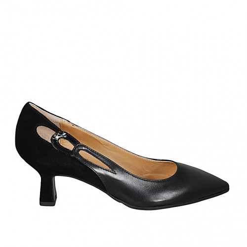 Woman's pump in black leather, suede...