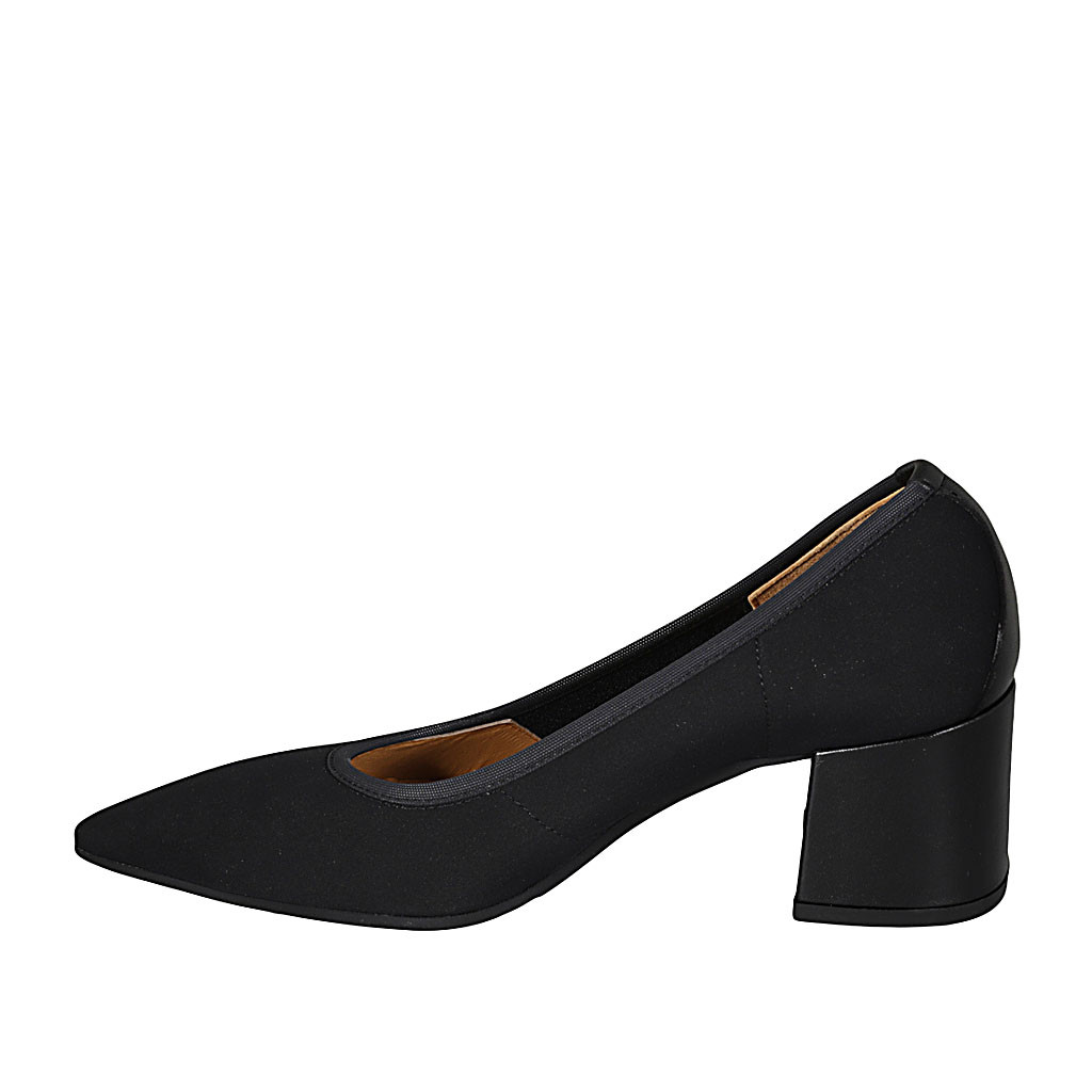 Woman's pointy pump in black fabric and leather heel 6