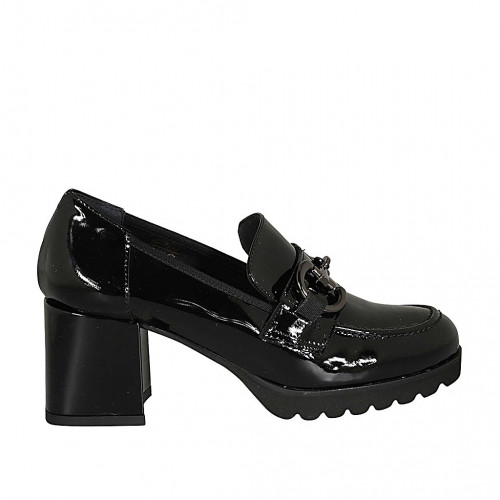 Woman's loafer in black patent...