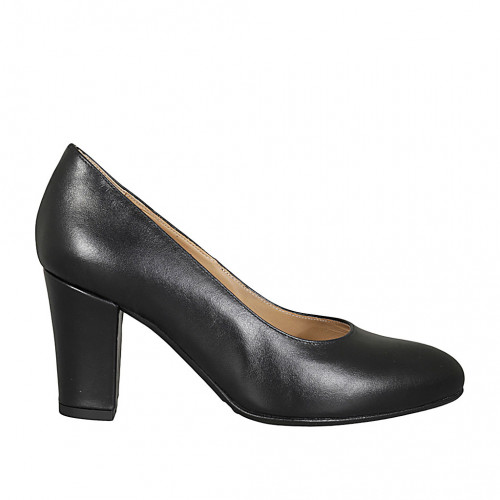 Woman's pump in black leather heel 7