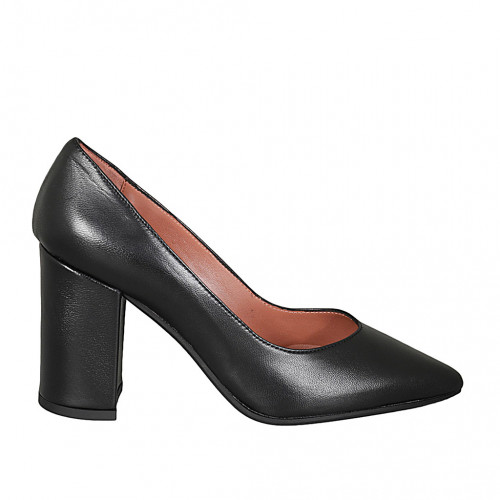 Woman's pointy pump shoe with V-cut in black leather heel 8 - Available sizes:  32, 34, 43