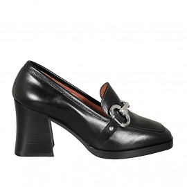 Mocasin pour femmes avec accessoire en cuir noir talon 8 - Pointures disponibles: 32, 43