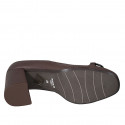 Zapato de salon con accessorio en piel marron gris pardo para mujer tacon 7 - Tallas disponibles:  42