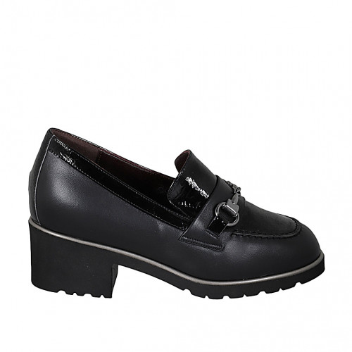 Woman's mocassin with accessory and removable insole in black leather and patent leather heel 5 - Available sizes:  44