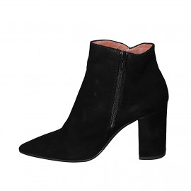Woman's pointy ankle boot with zipper in black suede heel 9 - Available sizes:  42 2