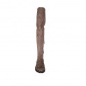 Bottes au dessus de genou pour femmes en daim et matériau elastique taupe avec demi fermeture éclair talon 3 - Pointures disponibles:  43