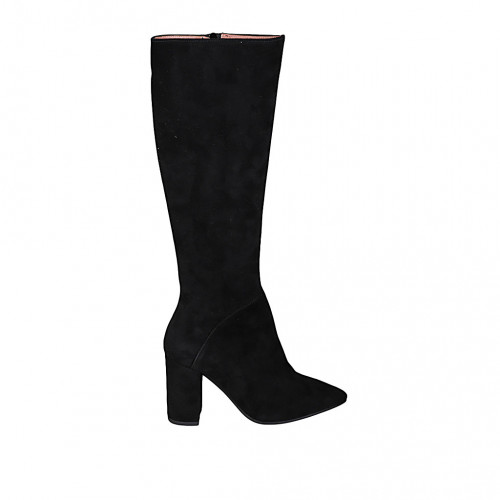 Woman's pointy boot in black suede...