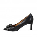 Zapato de salon para mujer en piel negra con cadena tacon 8 - Tallas disponibles:  32, 33, 42, 43
