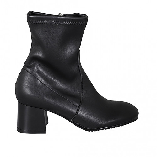 Woman's ankle boot in black leather...
