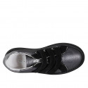 Zapato para mujer con velcro y plantilla extraible en piel gris y plateada y gamuza negra cuña 4 - Tallas disponibles:  43, 44