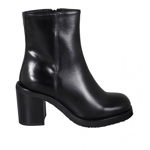 Woman's ankle boot in black leather with zipper and squared tip heel 8 - Available sizes:  42