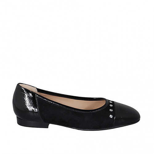 Woman's pump in black leather and...