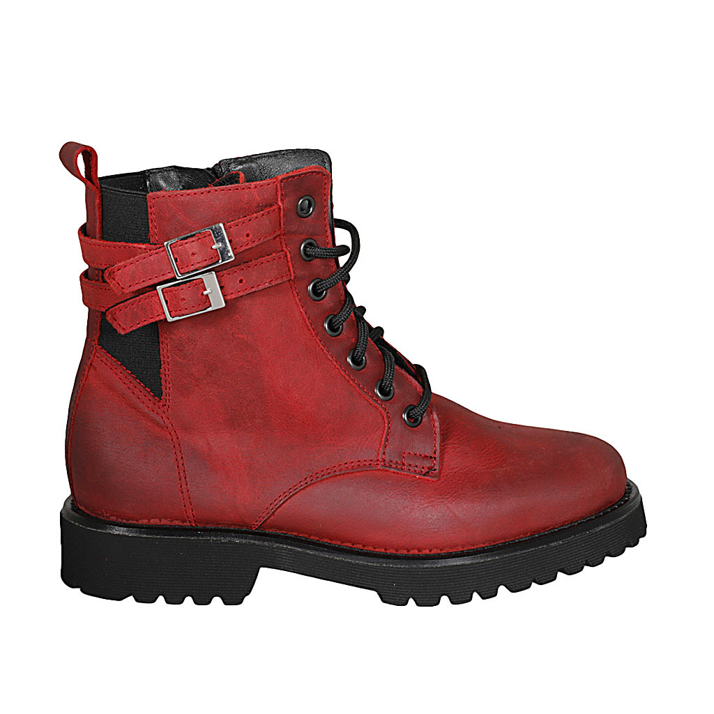 Woman's laced ankle boot with zipper, elastic bands and buckles in red