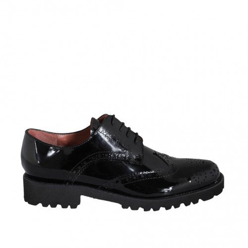 Woman's laced derby shoe with brogue...