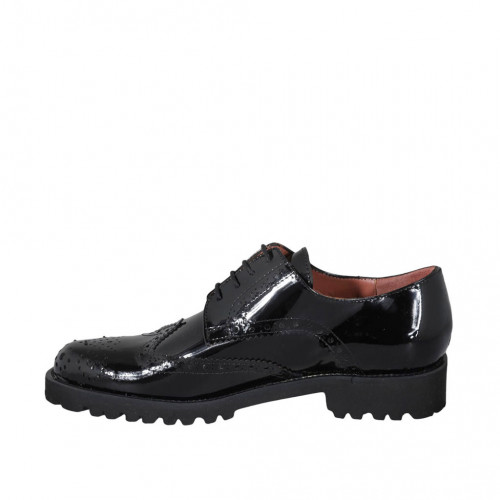 Woman's laced derby shoe with brogue 