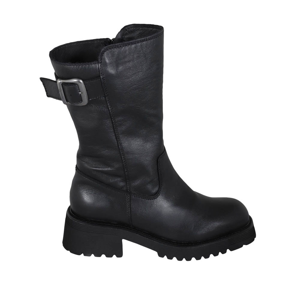 Woman's boot with buckle, squared tip and zipper in black leather heel 5