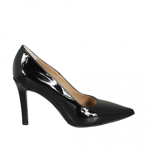 ﻿Woman's pointy pump in black patent...