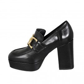Woman's loafer in black... 2