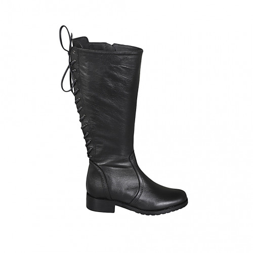 Woman's laced boot with zipper in...