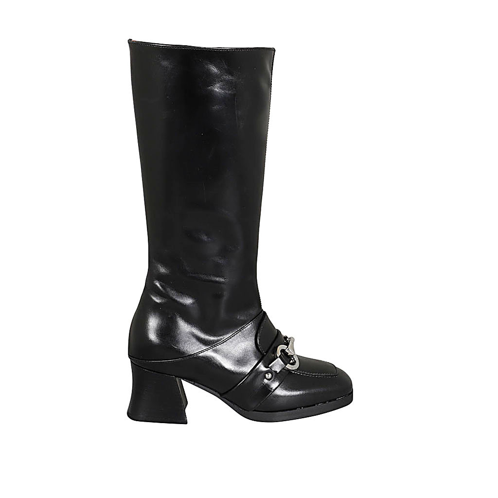 Woman s boot in black leather with zipper and accessory heel 5
