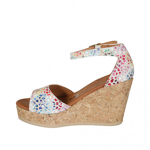 Offener Damenschuh mit Riem und Plateau aus buntem bedrucktem Wildleder Keilabsatz 9