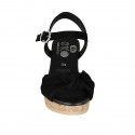 Sandale pour femmes avec courroie à la cheville et nœud en daim noir talon compensé 7 - Pointures disponibles:  42