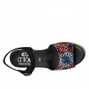 Sandalia para mujer en gamuza negra y imprimida multicolor mosaico con cinturon, plataforma y cuña 7 - Tallas disponibles:  42, 43