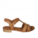 Sandalo da donna in pelle color cuoio con cinturino e borchie tacco 2 - Misure disponibili: 32