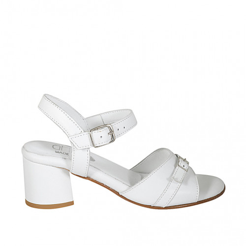 Woman's strap sandal with buckle in...