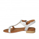 Sandalo da donna infradito in pelle laminata argento tacco 2 - Misure disponibili: 33, 43, 45