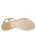 Sandalo da donna infradito in pelle laminata color platino tacco 2 - Misure disponibili: 33, 43, 44, 45