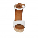 Chaussure ouverte pour femmes avec courroie et plateforme en cuir blanc talon compensé 9 - Pointures disponibles:  42, 43