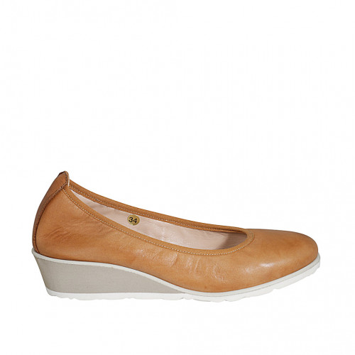 Woman's pump in cognac brown leather wedge heel 4 - Available sizes:  42, 44