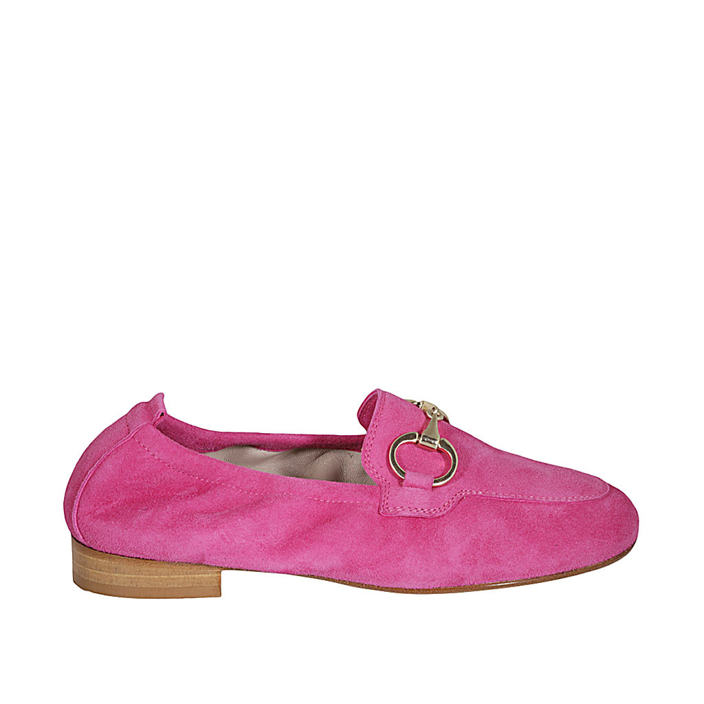 Woman's loafer with elastic band and accessory in fuchsia suede heel 2