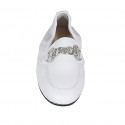 Mocassin pour femmes en cuir blanc avec chaîne argent et elastique talon 2 - Pointures disponibles:  44, 45