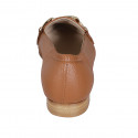 Mocassin pour femmes en cuir brun clair avec elastique et chaîne or talon 2 - Pointures disponibles:  42, 44, 45