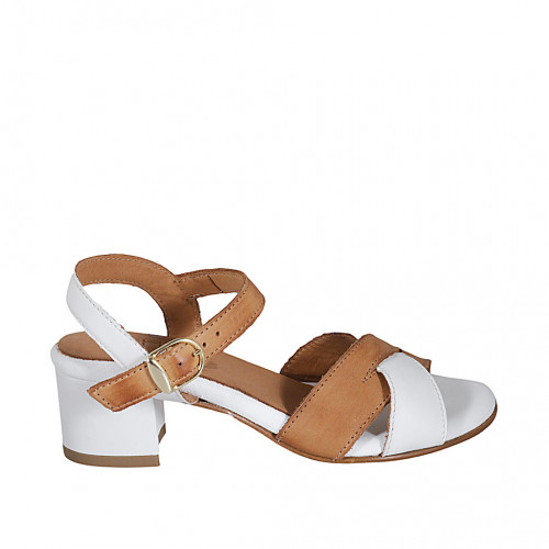 Sandalia para mujer con cinturon y hebilla en piel blanca y cognac tacon 5 - Tallas disponibles:  32, 43