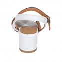 Sandalia para mujer con cinturon y hebilla en piel blanca y cognac tacon 5 - Tallas disponibles:  32, 43