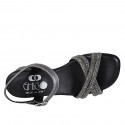 Sandale pour femmes en cuir lamé gris acier avec courroie et strass talon 3 - Pointures disponibles:  33