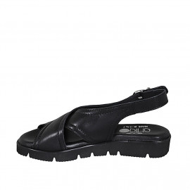 Woman's sandal in black... 2