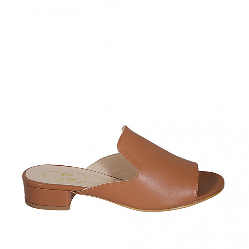 Mules in tan brown leather heel 2