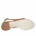 Sandalia para mujer en piel brun claro y blanca tacon 2 - Tallas disponibles:  43, 45