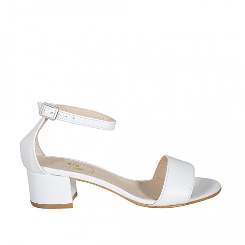 Chaussure ouverte pour femmes avec courroie en cuir blanc talon 5 - Pointures disponibles:  43, 44, 45