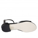 Zapato abierto para mujer con cinturon en piel negra y laminada plateada tacon 1 - Tallas disponibles:  32, 34, 42, 43, 44, 45