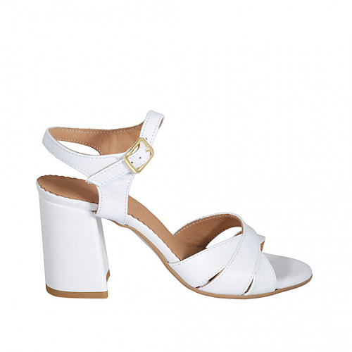 Woman's sandal in white leather with...