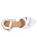 Sandalia para mujer en piel blanca con cinturon tacon 7 - Tallas disponibles:  43, 44, 45